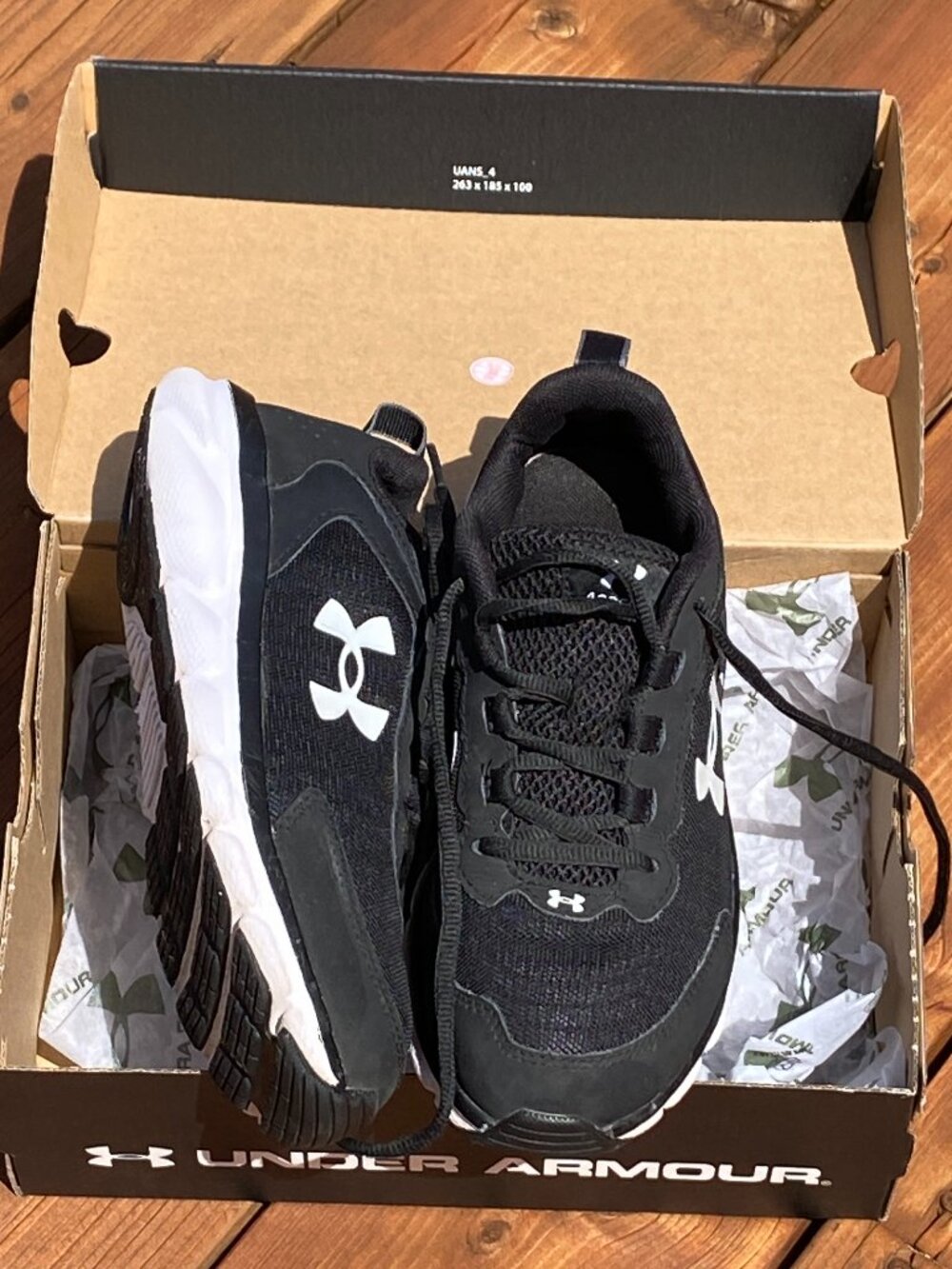 Under Armour  Boys Running Shoes 4Y Black/White Lightweight Breathable